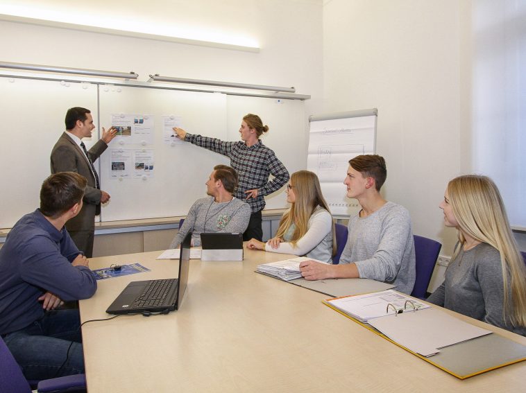  Ausbildung Immobilienkauffrau/-mann als Immobilienkauffrau /-mann in Motiv 